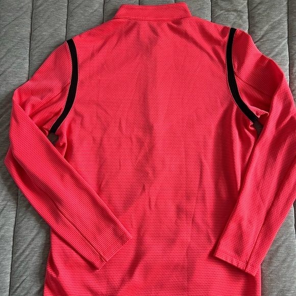 Nike AeroReact Golf Pullovers in Coral, Blue, and Gray - Picture 3 of 8
